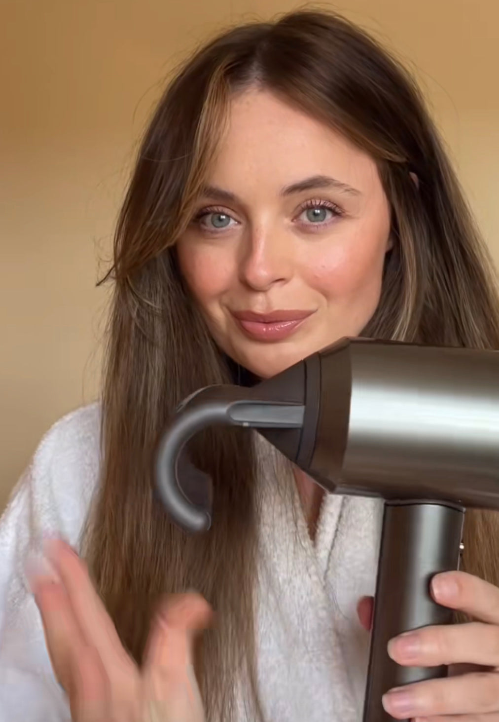 En kund som använt vår StyloAir™ Supersonic 5-i-1 multi styler – torkar, lockar och plattar hår – Dyson dupe