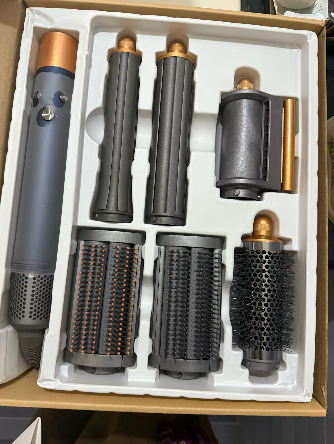 StyloAir multistyler levererad i presentförpackning med sex olika stylingtillbehör, 